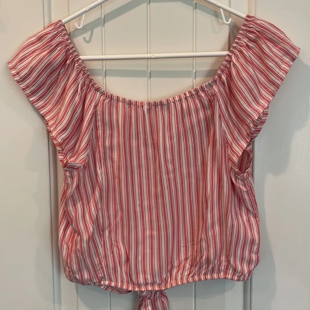 NWOT • AMERICAN EAGLE • Red & White striped • cropped top • XS • ties at waist - Image 11