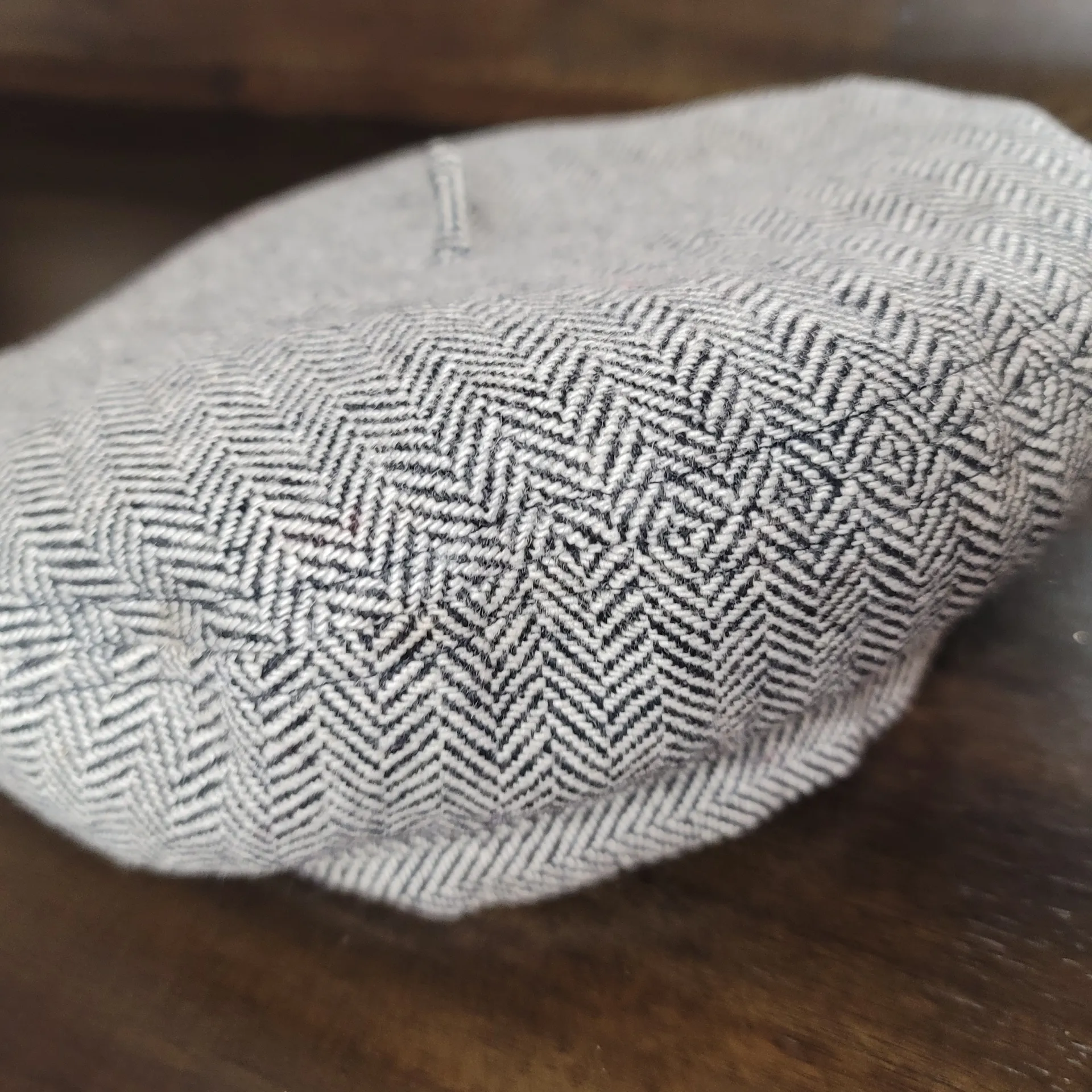 Herringbone Patterned Beret Wool Blend Gray/White. Black - Image 2