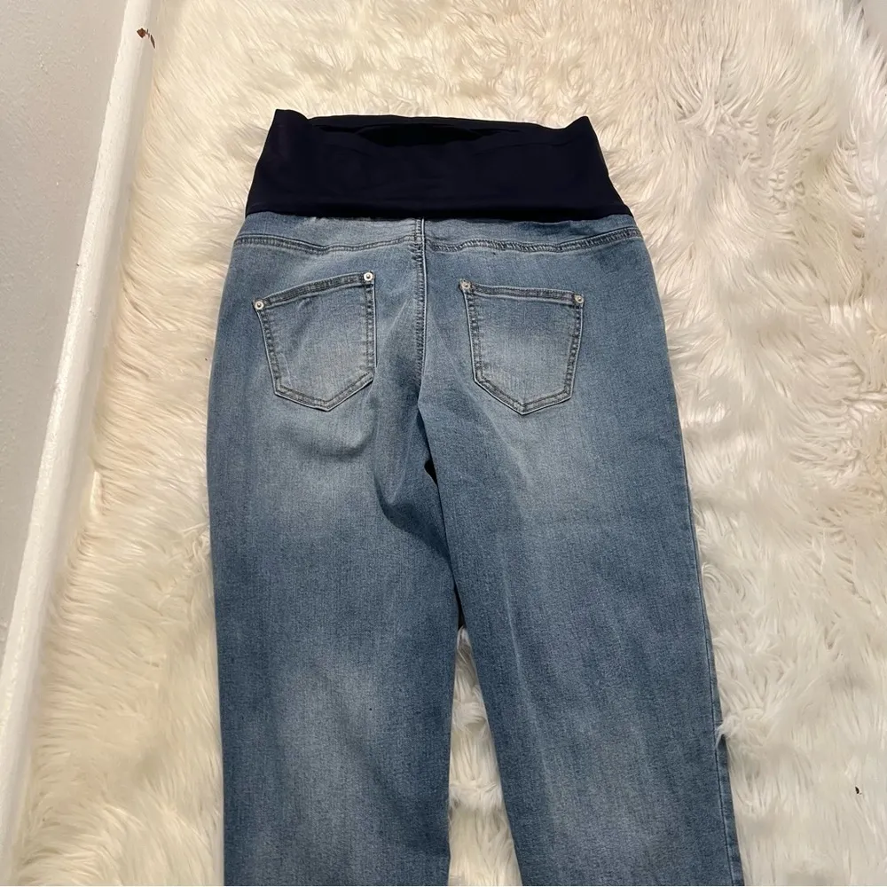 Time and Tru Maternity Straight Leg Jeans Light Wash - Image 11