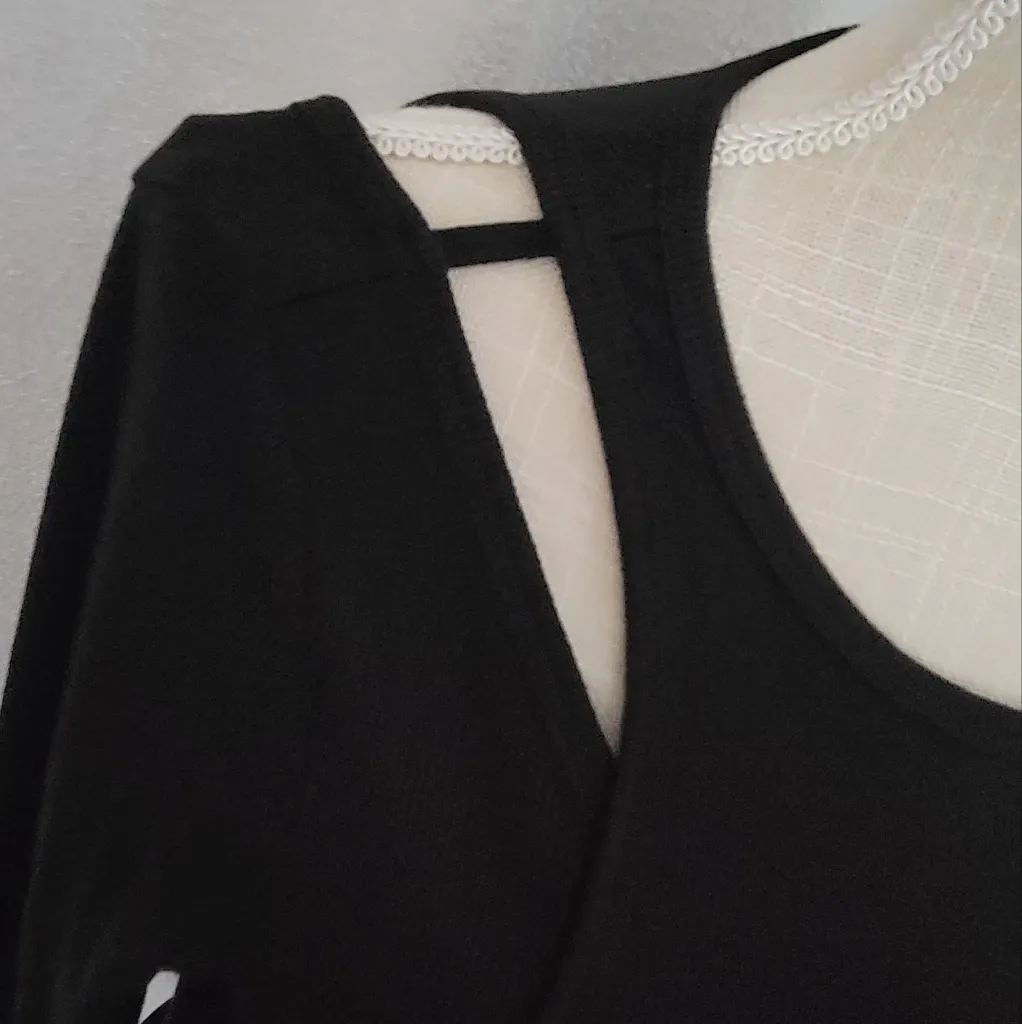 NWT Old Navy Long-Sleeve UltraLite Rib-Knit Asymmetric Cutout T-Shirt for Women - Image 6