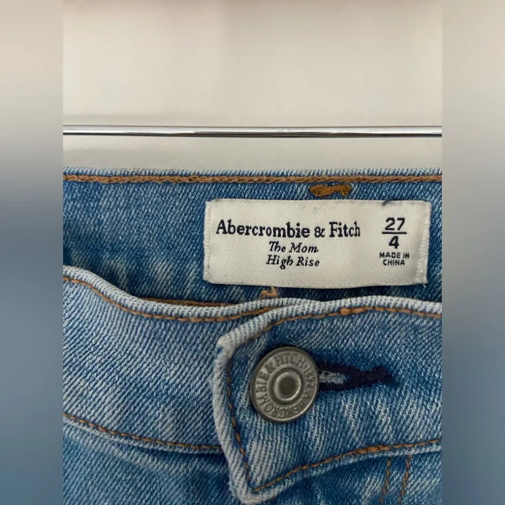 Abercrombie  The Mom High Rise Jeans Size 4 - Image 2