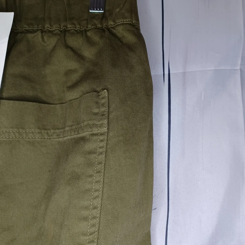 Bershka Women's Olive Green Cargo Pants NWT - Image 14