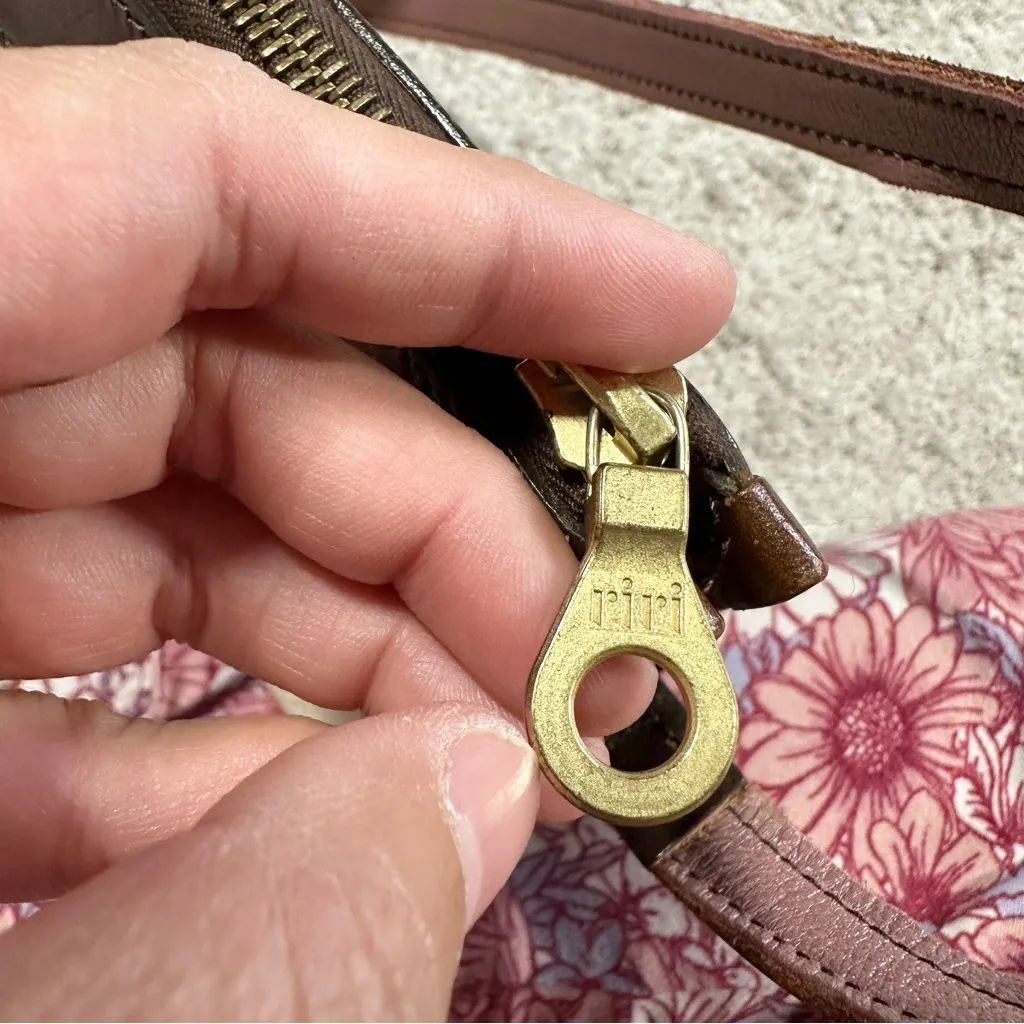 Dooney & Bourke Vintage Ivory Brown Leather Crossbody Bag Classic Zip Top - Image 9