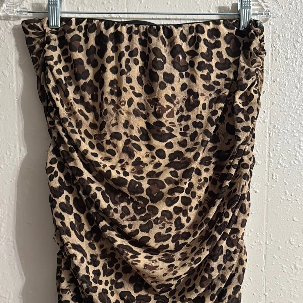 Zenobia Ruched Strapless Top - Image 5