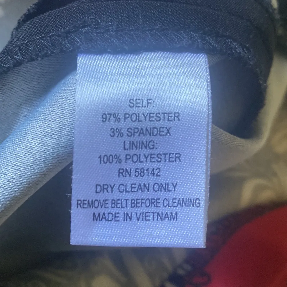 {BNWOT LONDON TIMES} ~ PETITE 10 ~ Floral -  red center with floral - sleeveless - Image 5