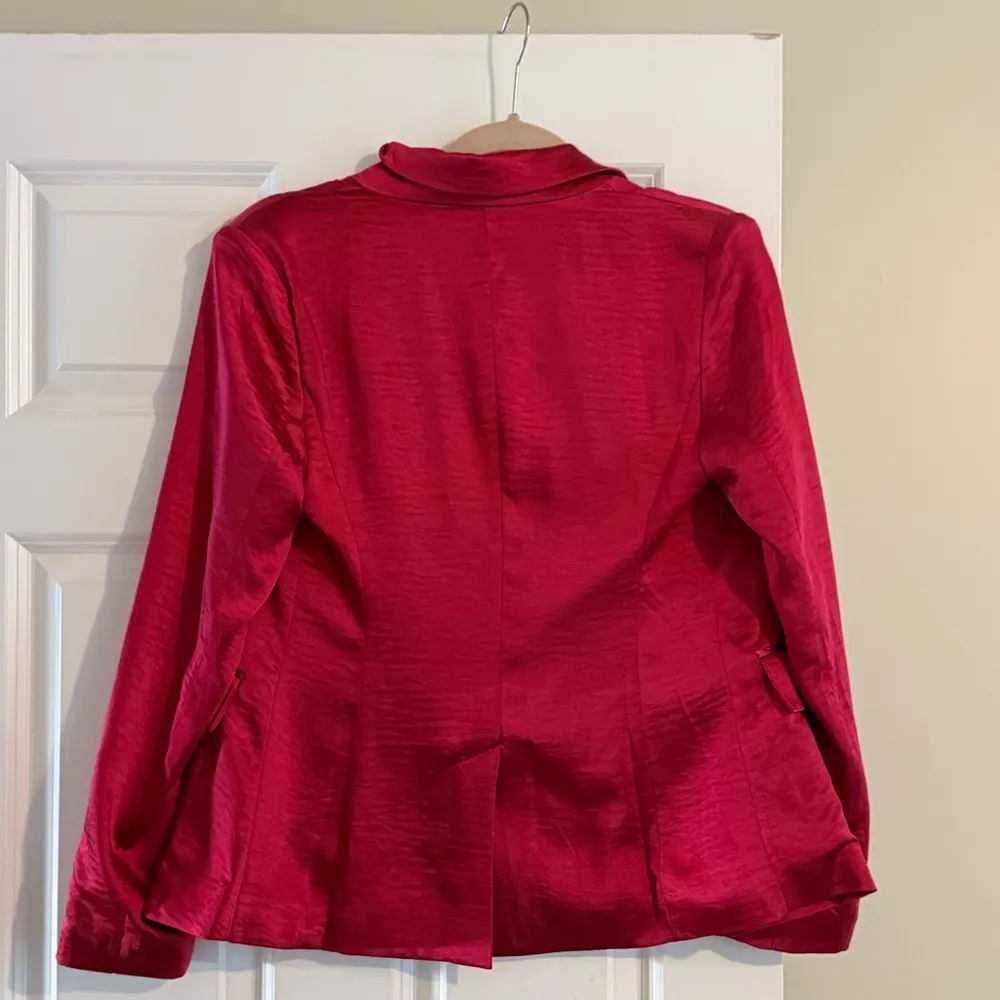 Elegant Women's Pink Blazer - Image 2