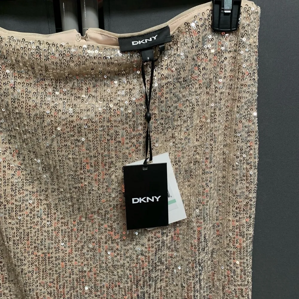 B19-Women's DKNY Skirt, Size M, Champagne - Image 5