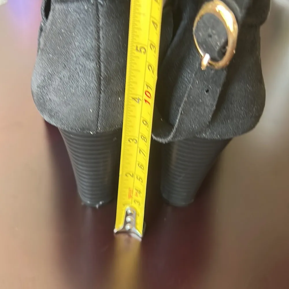 Black suede size 5 boots - Image 4