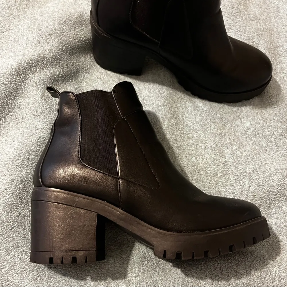 Black Lug Boots Size 7 - Image 4