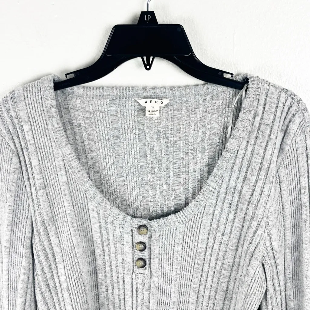 AERO Gray Scoop Neck Long Sleeves Ribbed Knit Button Accents Top Size XL - Image 7