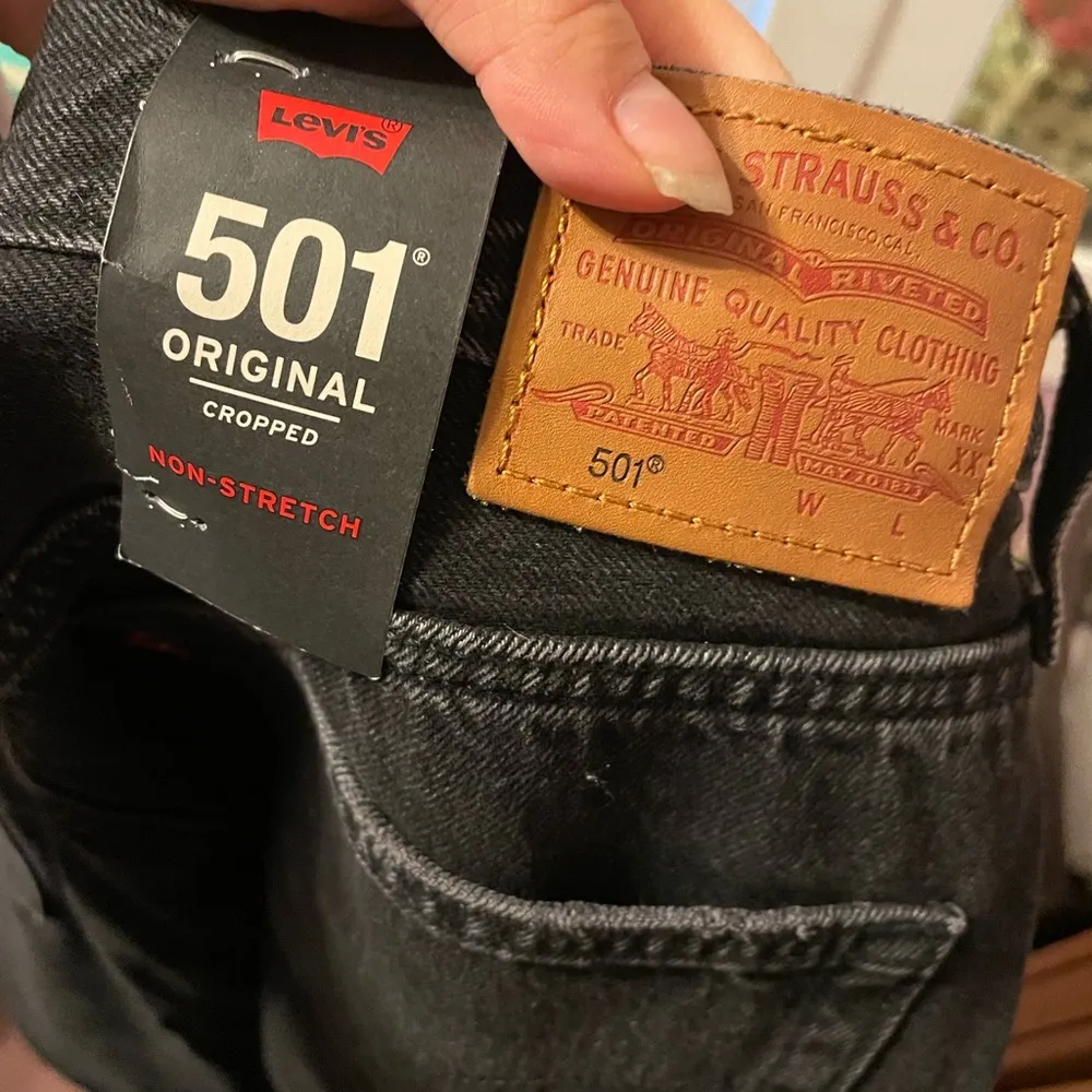 Levi's NWT  501 STUDDED CROPPED JEANS - Image 15