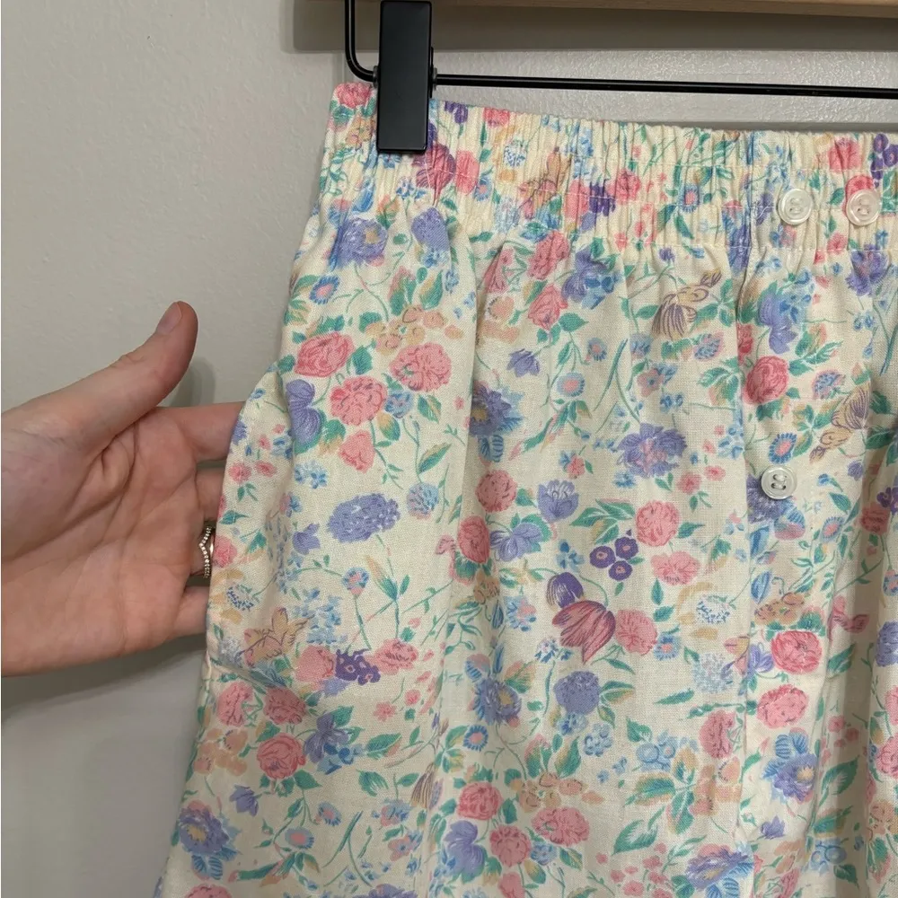 Vintage Pastel Floral Pull-On Elastic Waist High Rise Shorts - Image 3