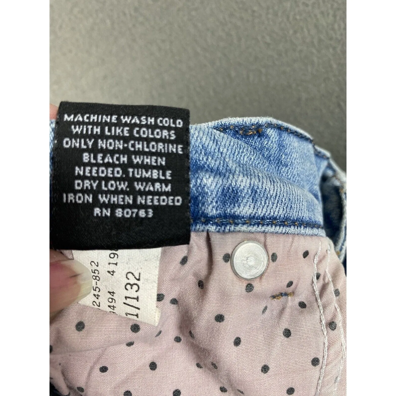 London Jean Cut Off Shorts Womens 26x5 Blue Frayed Stretch Light Fade Tag 6 Size 26 - Image 10