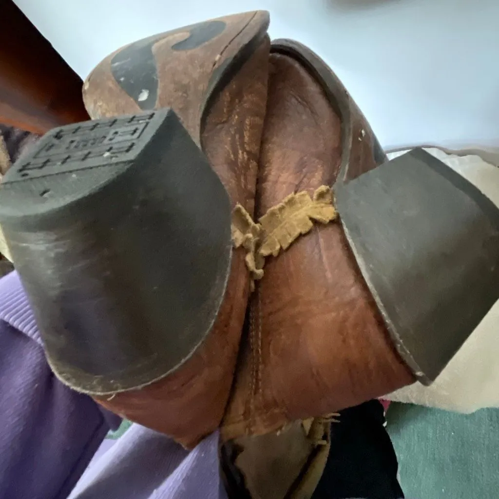 Women’s size 8.5 Corral Vintage Cognac Deer knee high western distressed boots. - Image 7