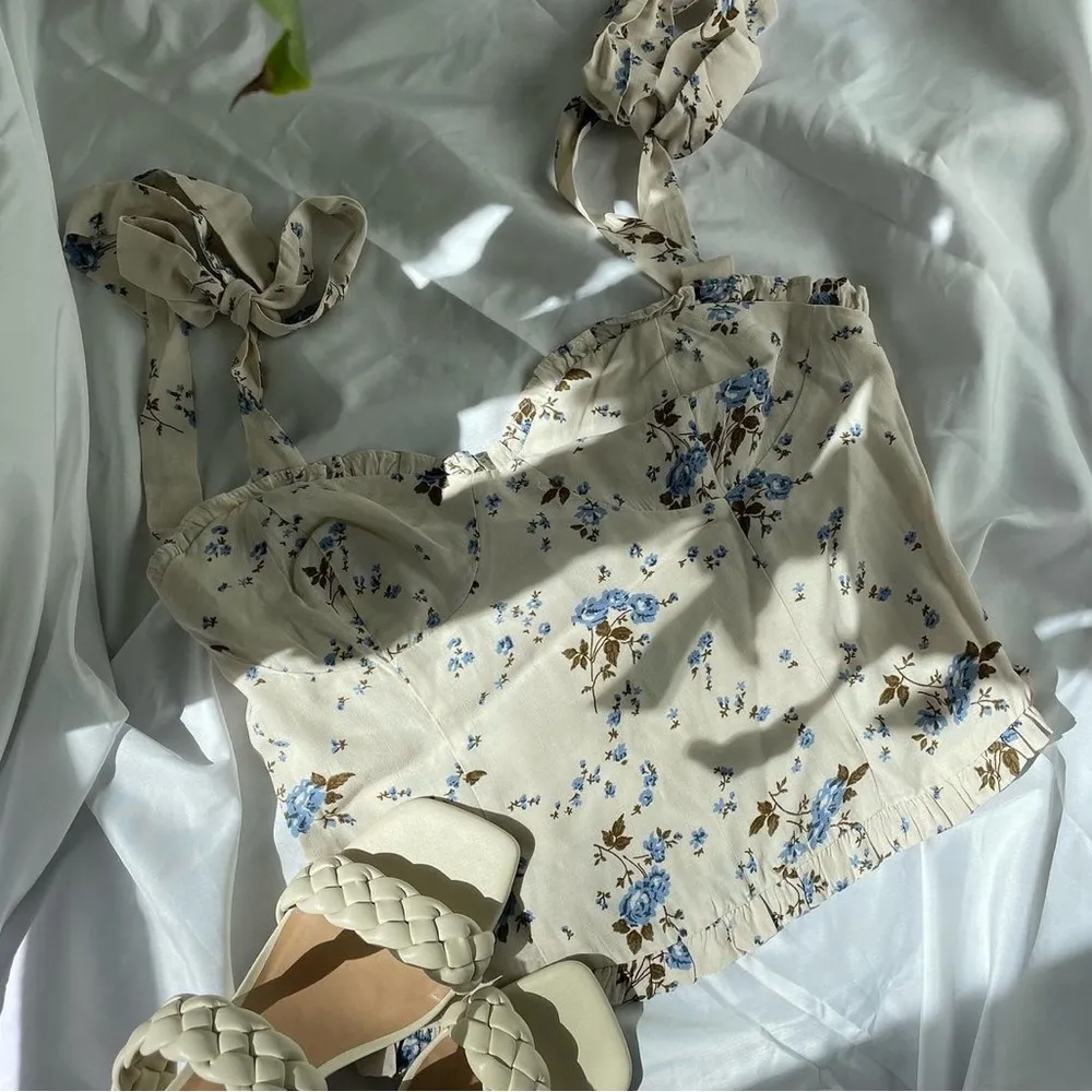 ASTR The Label Cream Shoulder Tie Dress Top with Blue and Brown Floral Print - Image 2