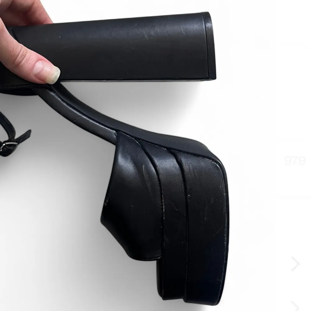 Olivia Ferguson Platform Black Heels Size 5.5 - Image 6