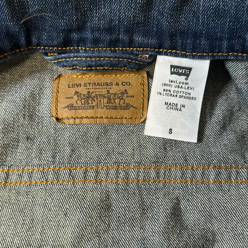 Levi’s Original Trucker Jacket Denim dark blue yellow stitching bronzed buttons‎ - Image 4