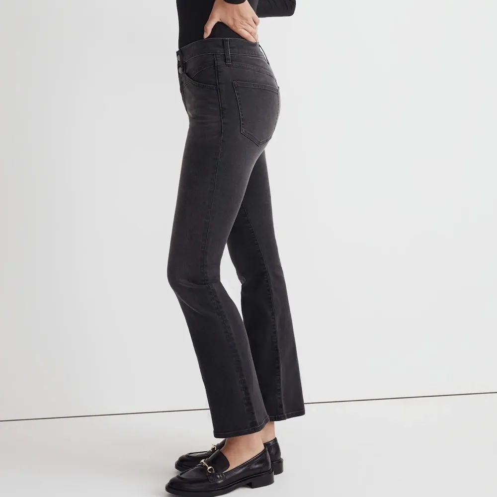 NWOT Kick Out Crop Jeans in Beckley Wash Size 25 - Image 3