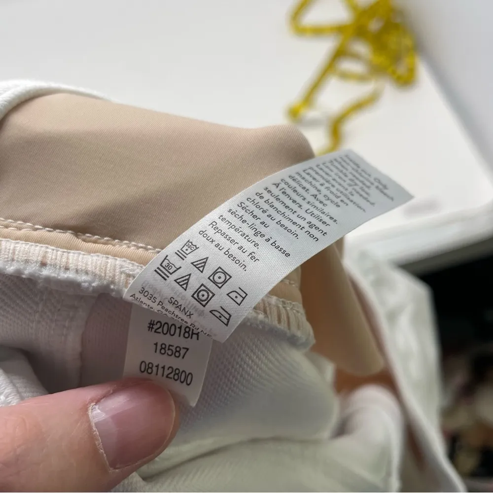 Spanx White Jean-ish Ankle Leggings Size Medium - Image 8