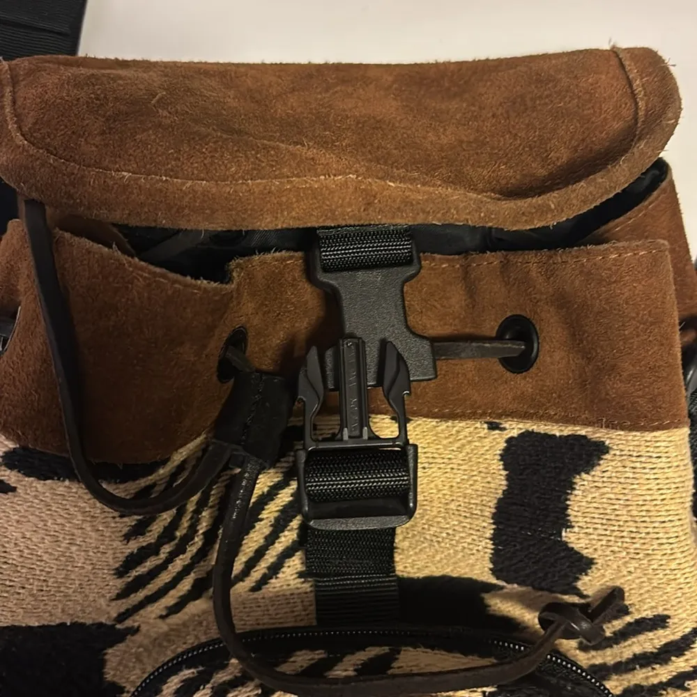 EASTERN MOUNTAIN SPORTS BACK PACK
BROWN SUEDE WITH TAN AND BLACK THICK CLOTH - Image 12