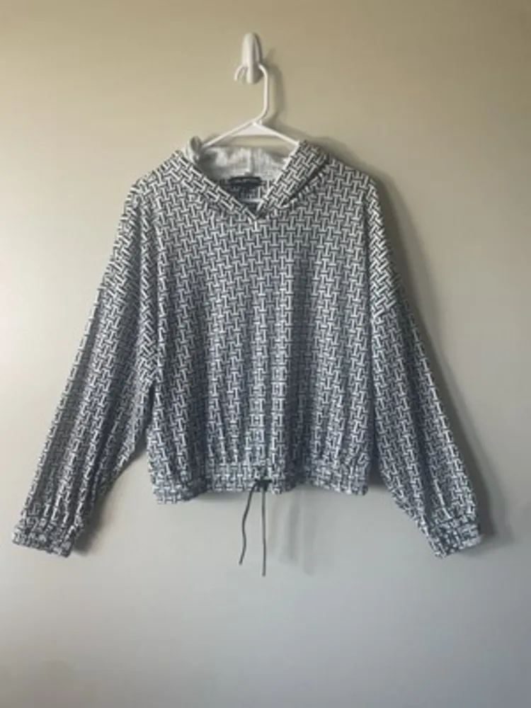 Women’s Halston Hoodie White Black H Logo Cozy Soft Casual Size M Size M - Image 2