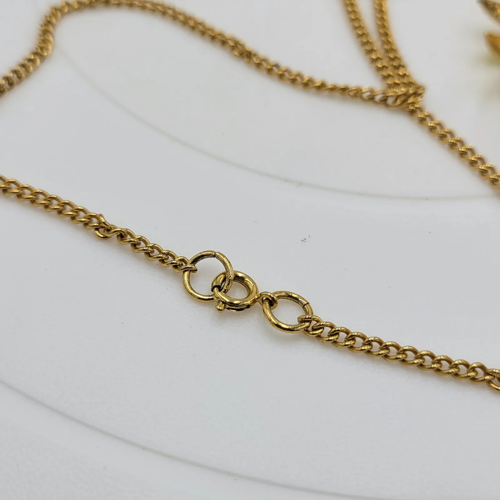 Yellow Daisy Flower Pendant Necklace Gold Tone Chain Enamel Fashion Accessories - Image 8