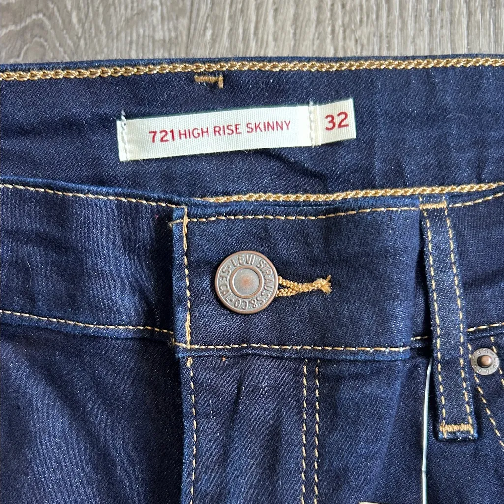 Levi’s 721 High-Rise Skinny Jeans ✨
Size: Women’s 14 Medium (W32 L30) - Image 4