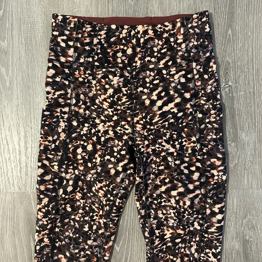 Lululemon Women’s Sz 4 Invigorate High Rise Workout Lounge Athletic Crop Legging - Image 10