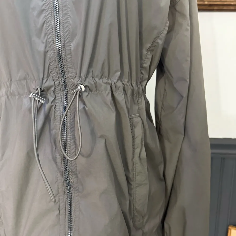 YPB Water Resistant Windbreaker Jacket With Drawstring Waist ~ Size XXS 💛🍄 - Image 3