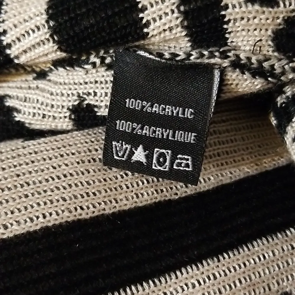 Charlie Paige Aztec Print Beige & Black Cardigan Sweater S/M - Image 10