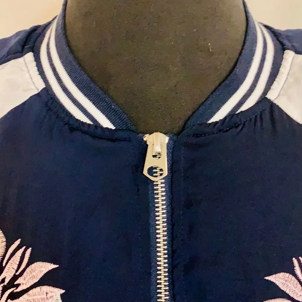 Navy & white floral embroidered bomber jacket. - Image 6