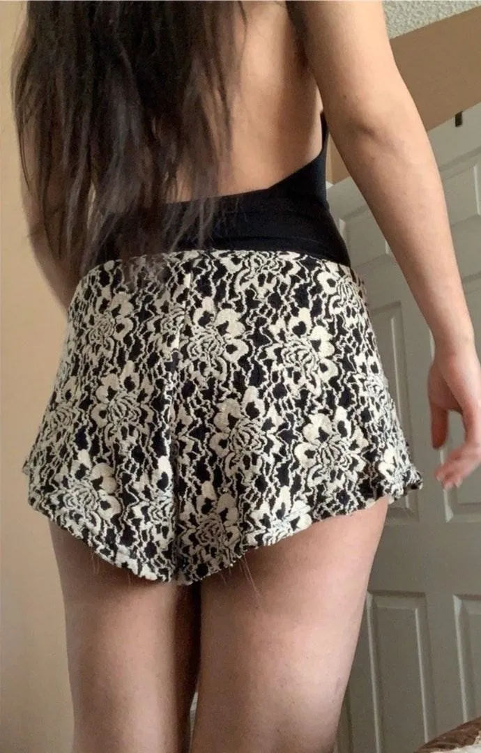 Flowy Floral Shorts - Image 3