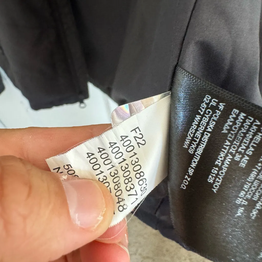 The North Face women’s black puffer jacket size small - Image 10