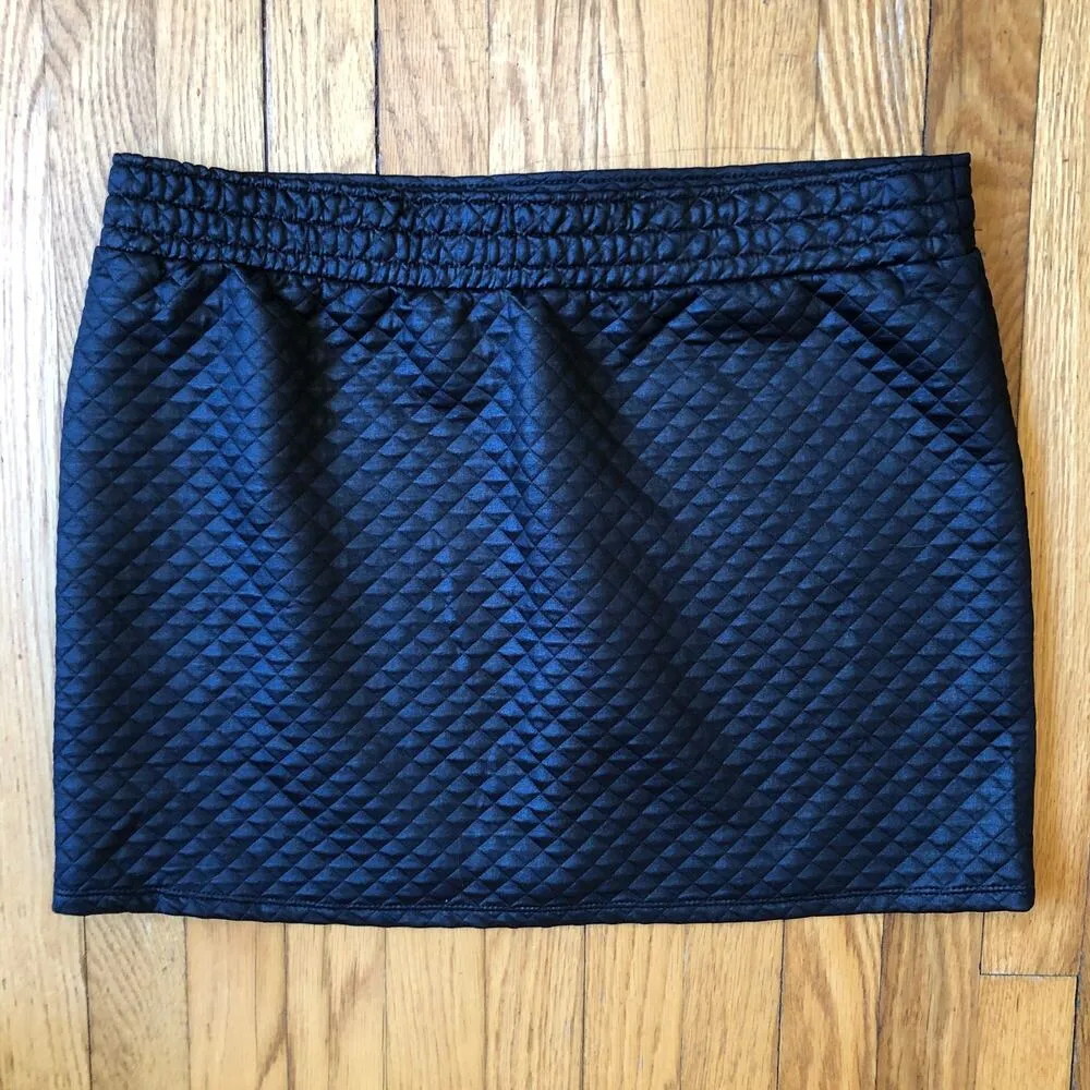 Fabletics EUC Women's Fabletics Manila Coated Black Quilted Mini Skirt Size L - Image 7