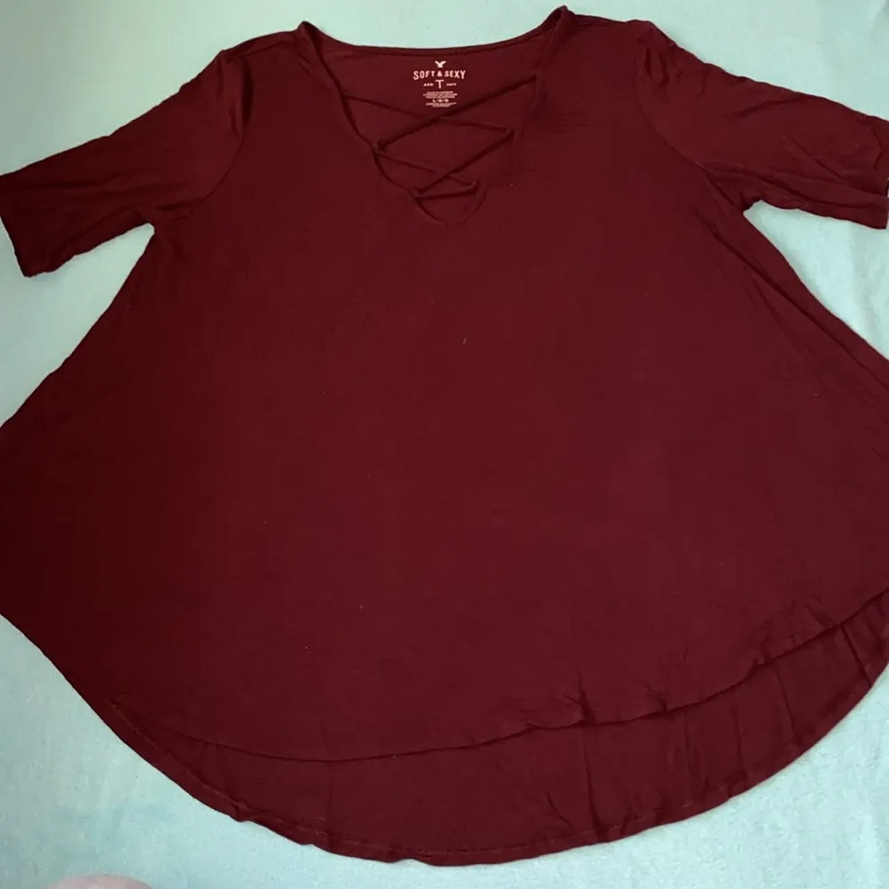 AMERICAN EAGLE OUTFITTERS Soft & Sexy lace up v-neck burgundy wine flowy size L - Image 2