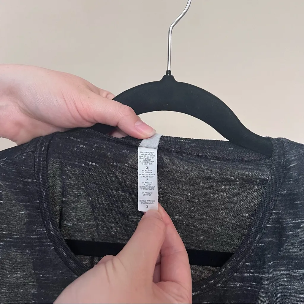 “If The Love Doesn’t Feel Like 90’s R&B I Don’t Want It” Sleeveless Top Black - Image 3