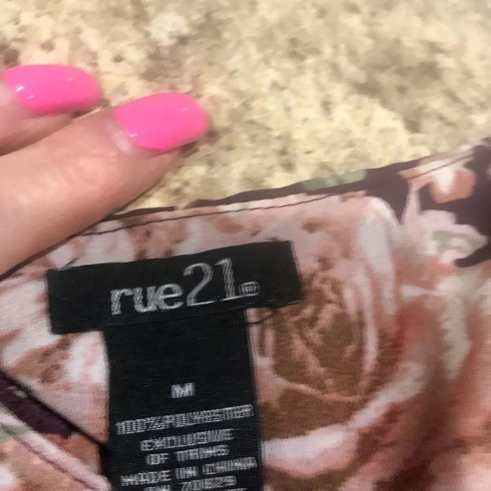 Rue 21 Size Medium Burgundy Floral Blouse - Image 8