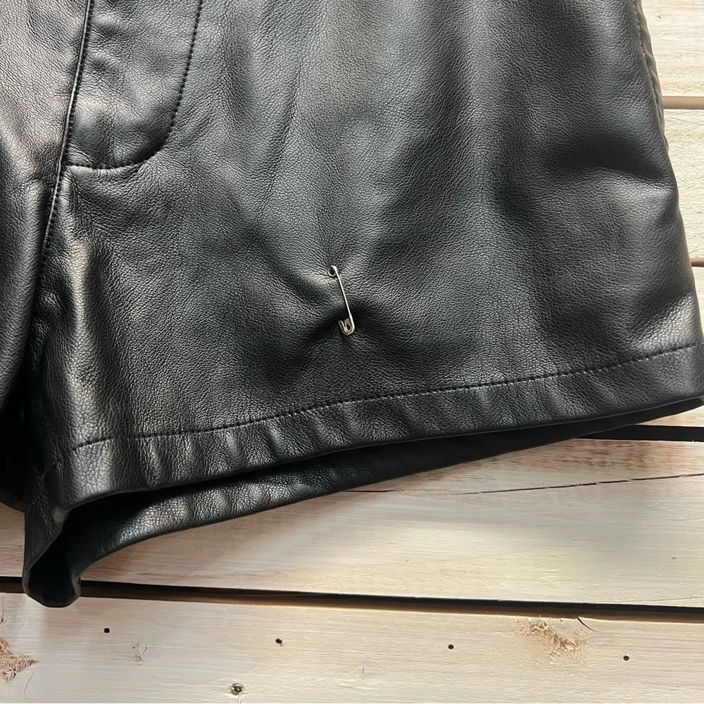 ASOS Design F100221 Black Faux Leather High Waist Shorts Y2K Punk Sz 30 - Image 5