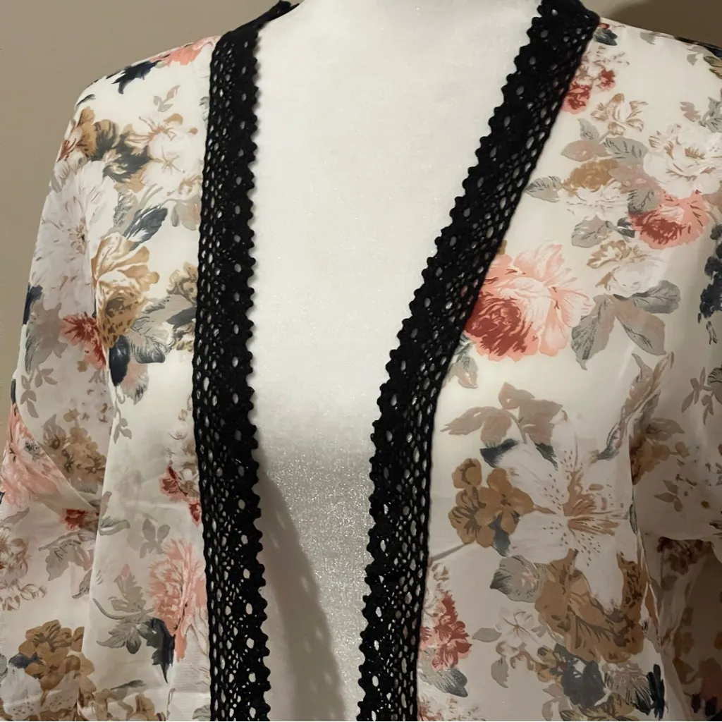 Romantic Floral Kimono Robe with Black Trim White Size undefined - Image 2