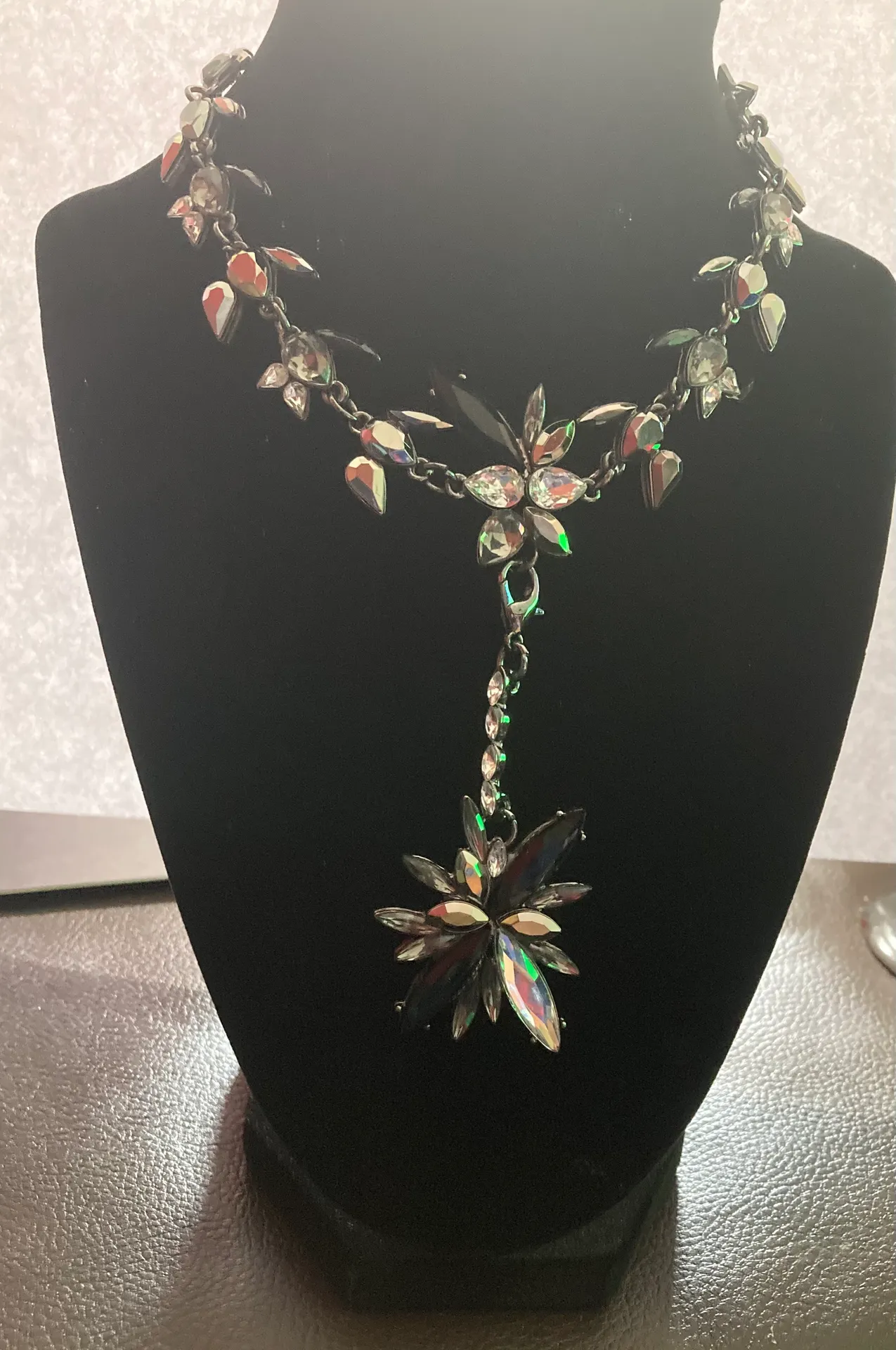 Woman Polished Rhinestone Floral Necklace Black - Image 5