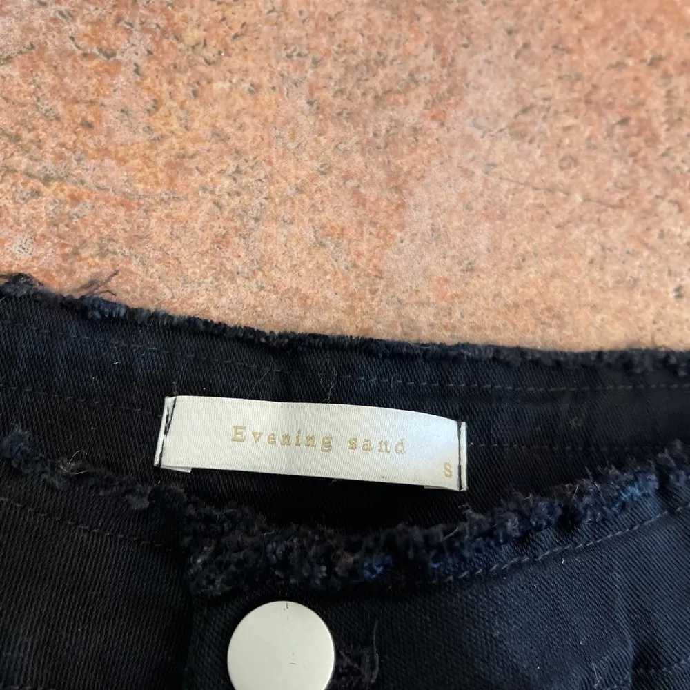 Evening sand boutique brand raw edge kick flare ankle jeans Black - Image 4