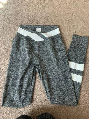 SheIn Gray Cropped Leggings - Image 2