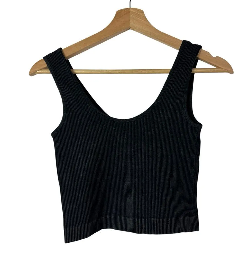 Suzette Collection Black Seamless Ribbed Cropped Tank Top S/M - Image 3