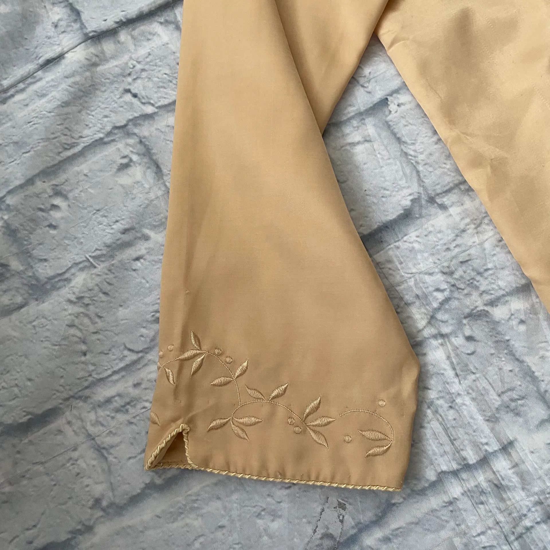 Carole Hochman New York women L pull-on pants and Longsleeve pajama set gold - Image 9