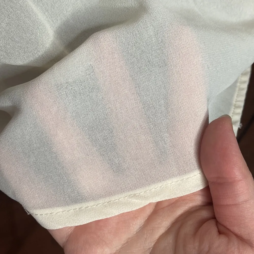 Paper Crane sheer crepe popover blouse with lace neckline and sleeve inset sz S - Image 7