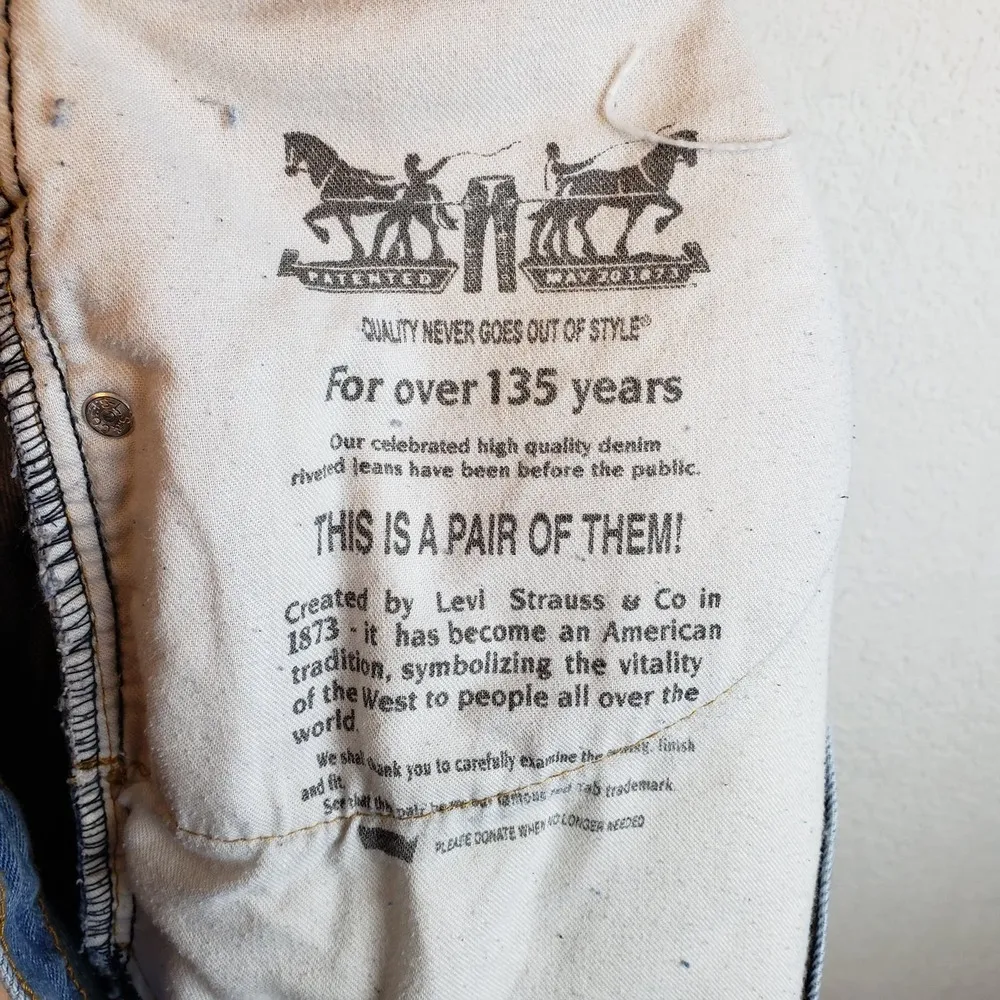 Vintage Levi's 560 Mom Cut-Off Hi-Rise Jean Shorts Size 38 - Image 8