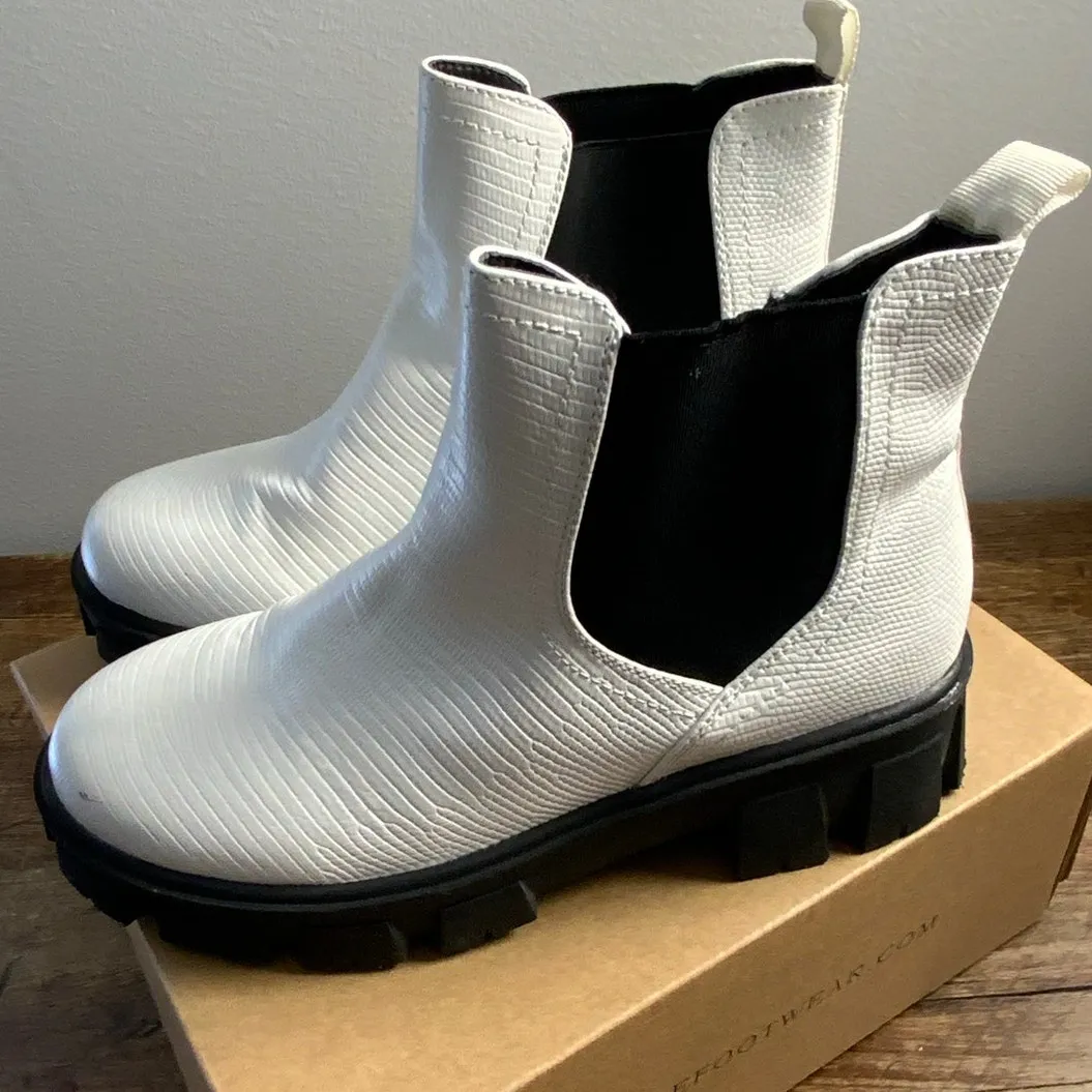 True Craft  Lug Boots 6.5 White Lizard Snake Print Booties‎ - Image 4