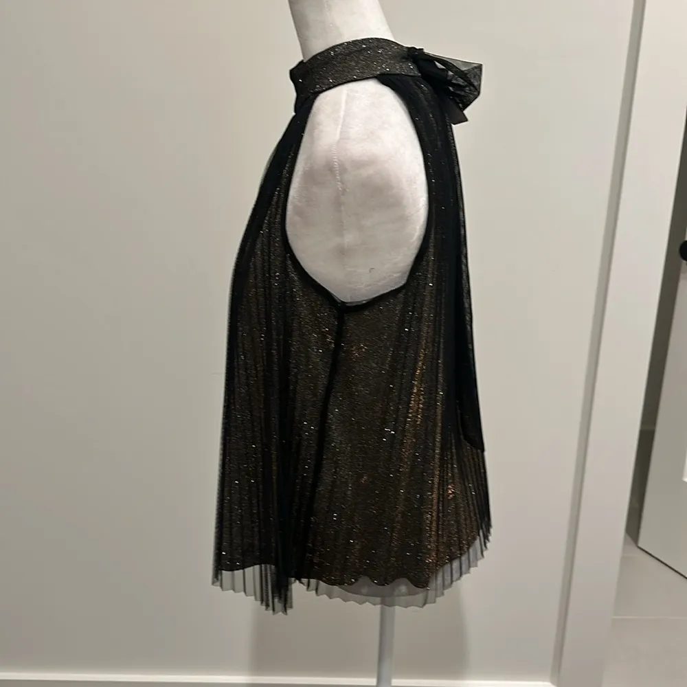 NWT Express Shimmer Pleated Top Sz M - Image 2