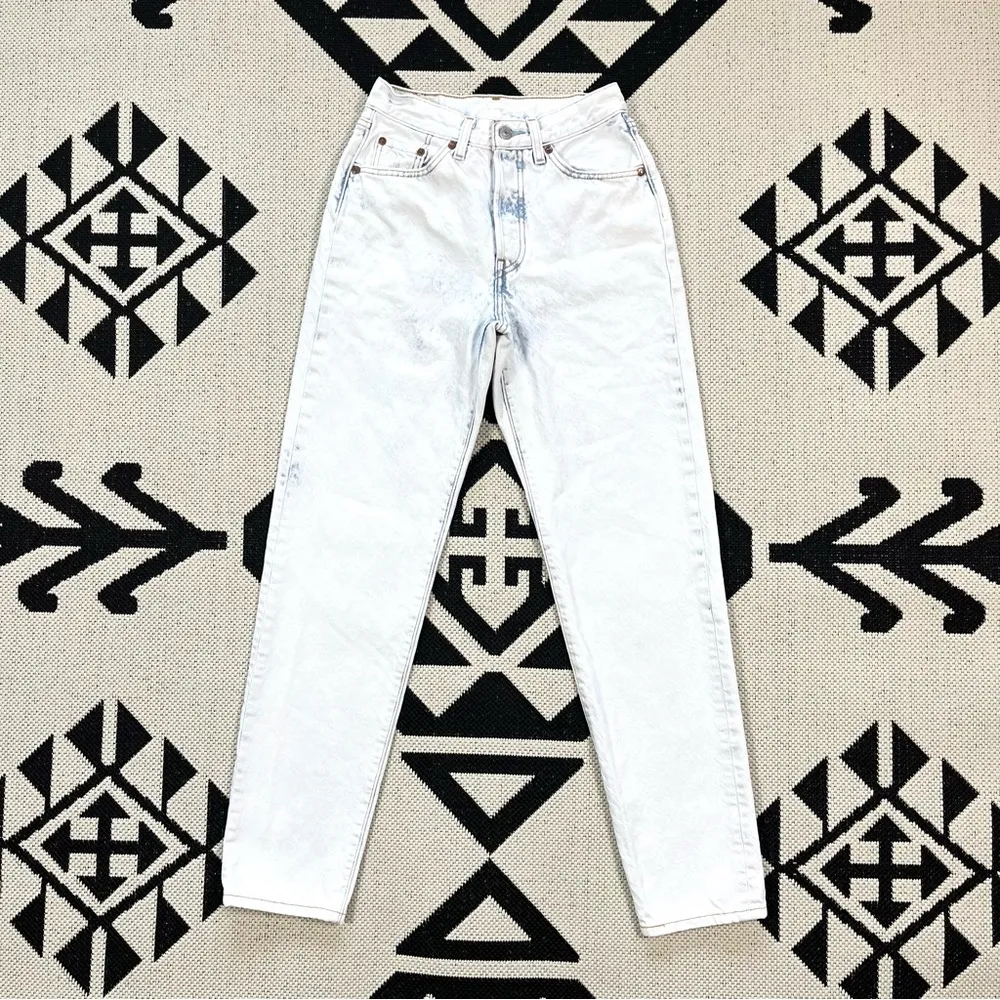 Levi’s 501 ‘81 High Rise Tapered Mom Jean in Erikka's Pic Light Wash Size 25 - Image 7