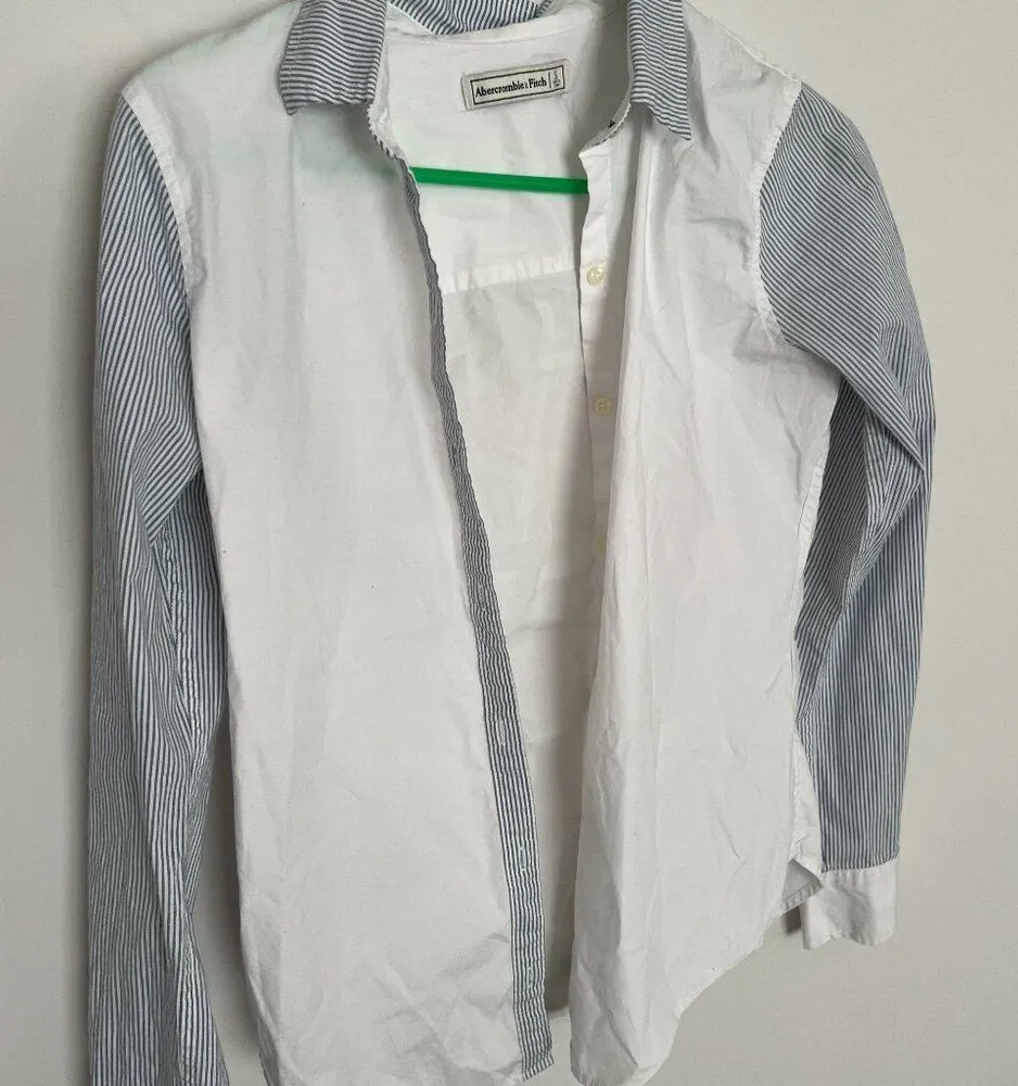 Abercrombie & Fitch small button down top - Image 1